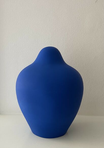 Body blue: Sapphire Poise - a Sculpture & Installation Artowrk by Rita Börlin